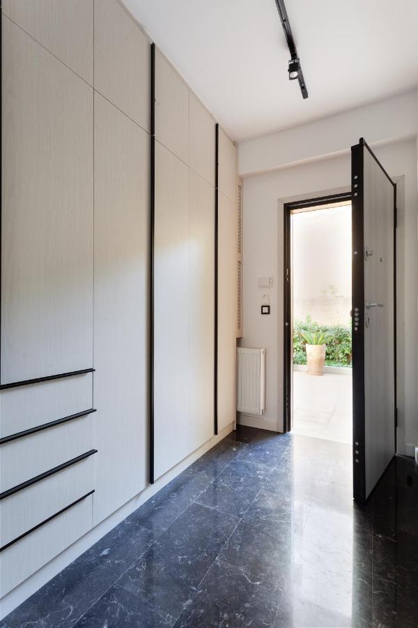 Seaside Apartment By Flisvos Marina Athens Exterior photo