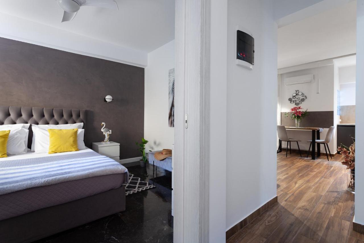 Seaside Apartment By Flisvos Marina Athens Exterior photo
